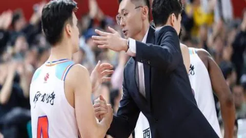 马龙盛赞穆雷实力，看好其持续发力，末节狂得15分彰显卓越才华